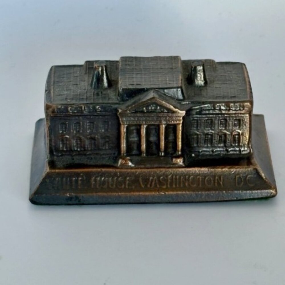 Vintage White House Washington DC Souvenir Paperweight